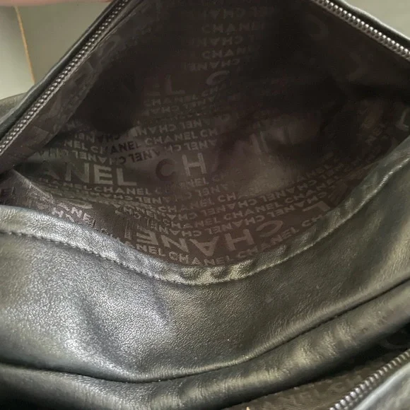 🔥SALE 🔥 EUC Chanel 9th series Lambskin Leather Ring Handle Hobo-Full Inclusion - Picture 9 of 14